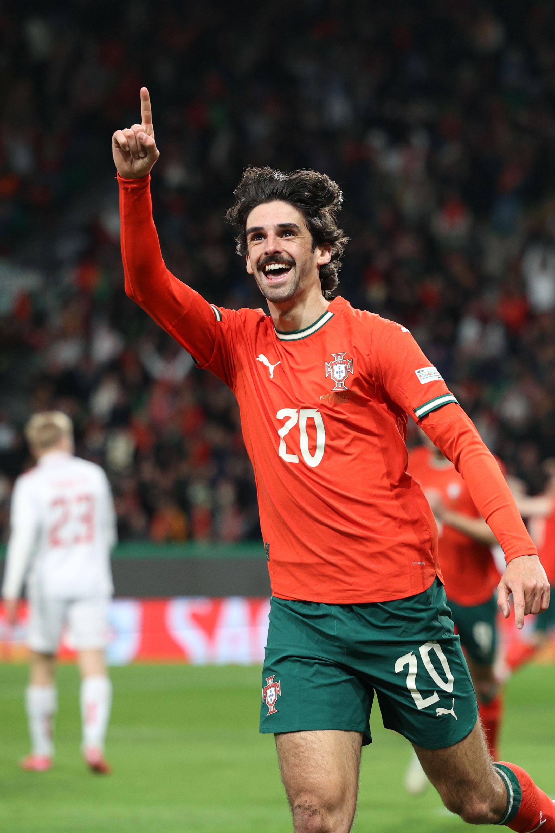 包含葡萄牙大胜卢森堡,稳坐欧国杯小组第二的词条 包含葡萄牙大胜卢森堡,稳坐欧国杯小组第二的词条