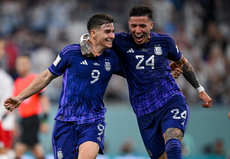 阿根廷完胜塞维利亚,阿尔瓦雷斯高光表现的简单介绍 阿根廷完胜塞维利亚,阿尔瓦雷斯高光表现的简单介绍