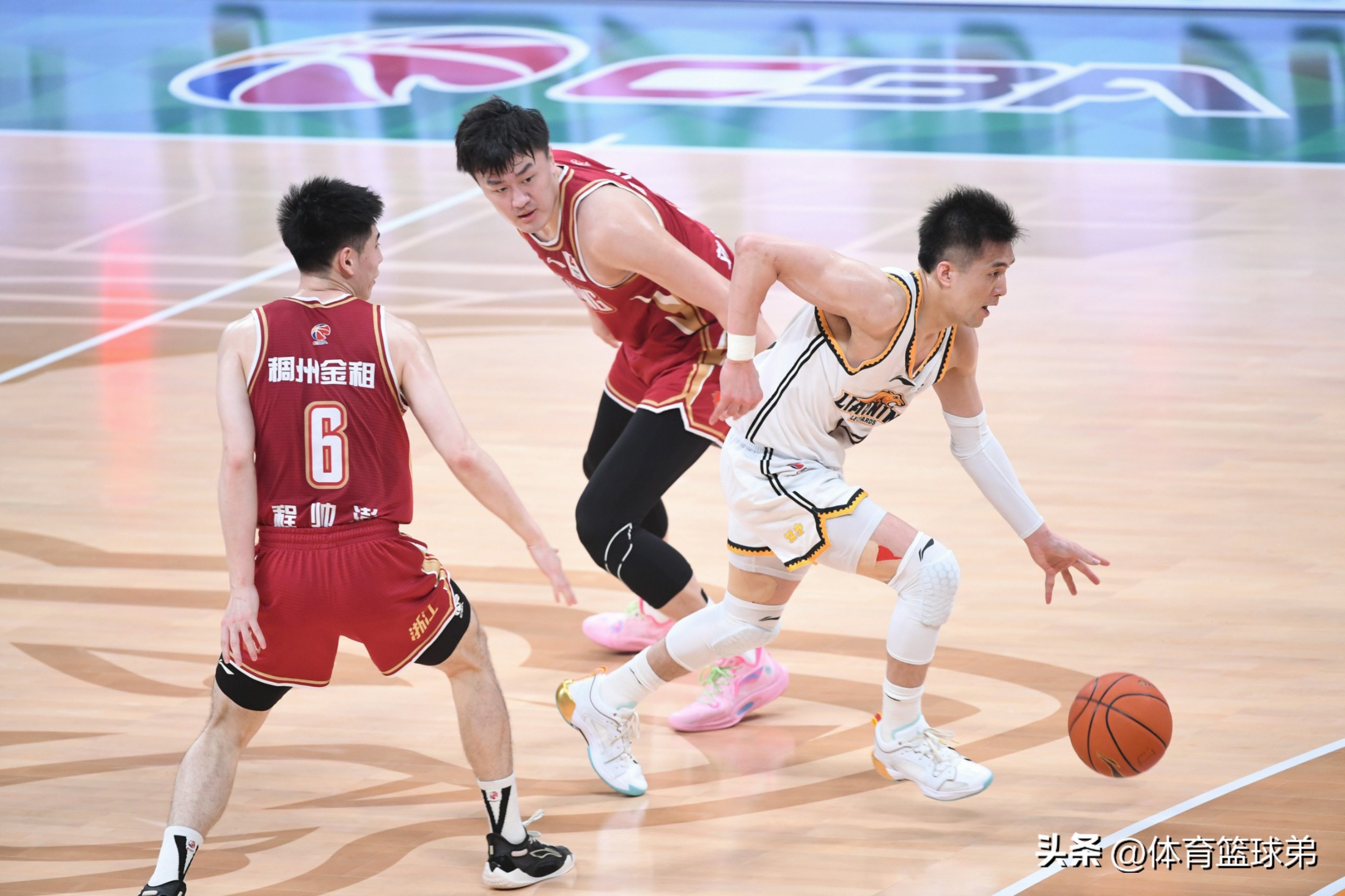 开云官方app入口-北京队完胜马刺，赵继伟点燃赛场的简单介绍