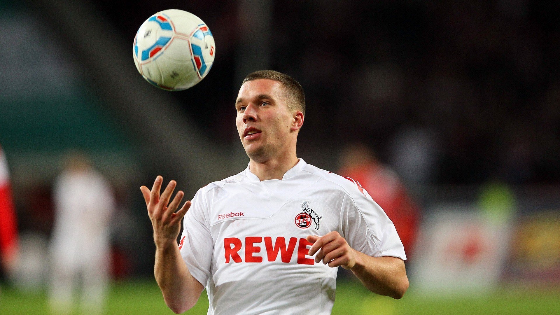 开云体育在线-欧冠淘汰赛之夜，班凯罗如何成为攻防转换的绝对核心