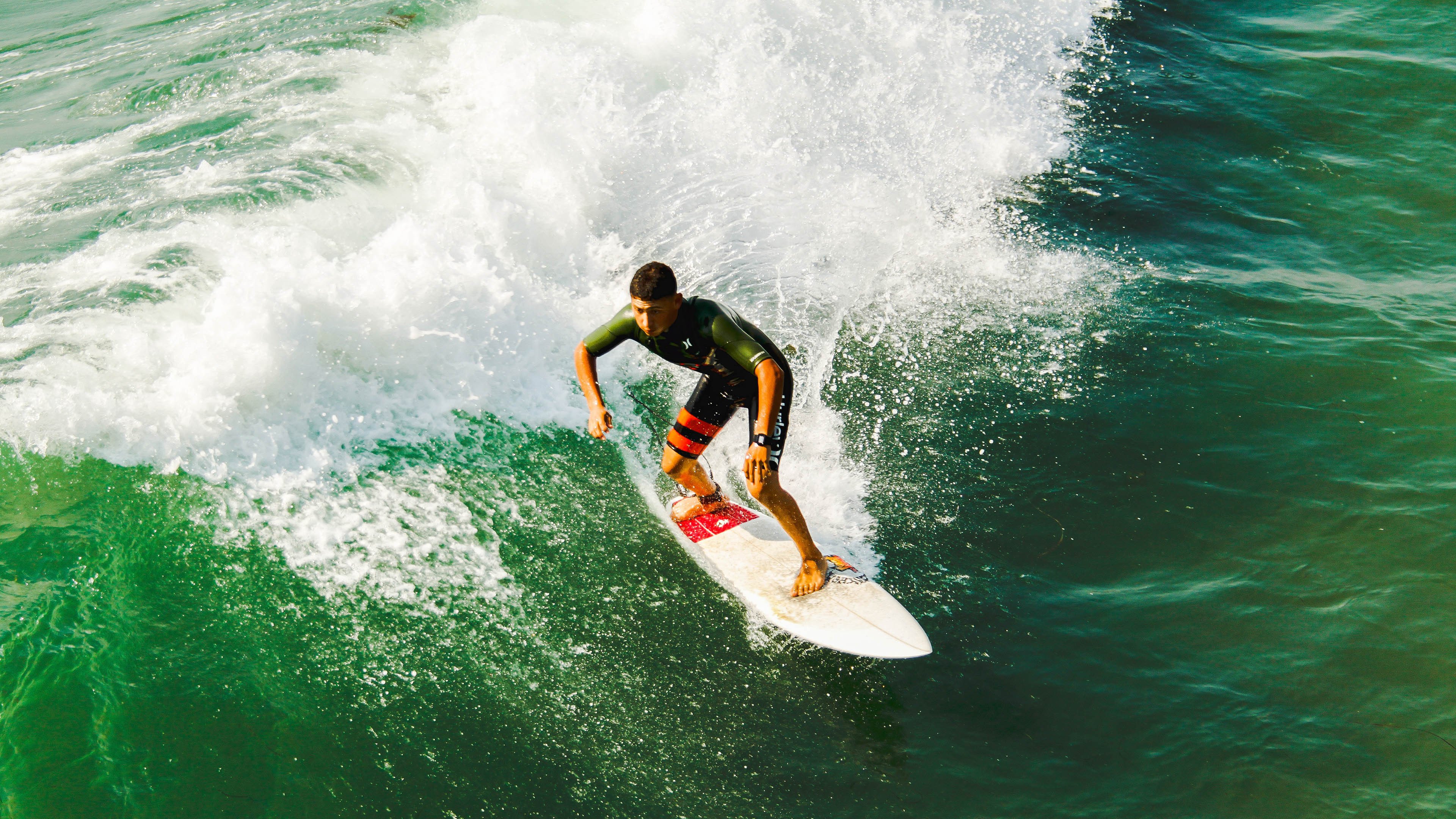 雷霆万钧,粤起风云,当欧冠淘汰赛的硝烟遇上CBA巅峰血战