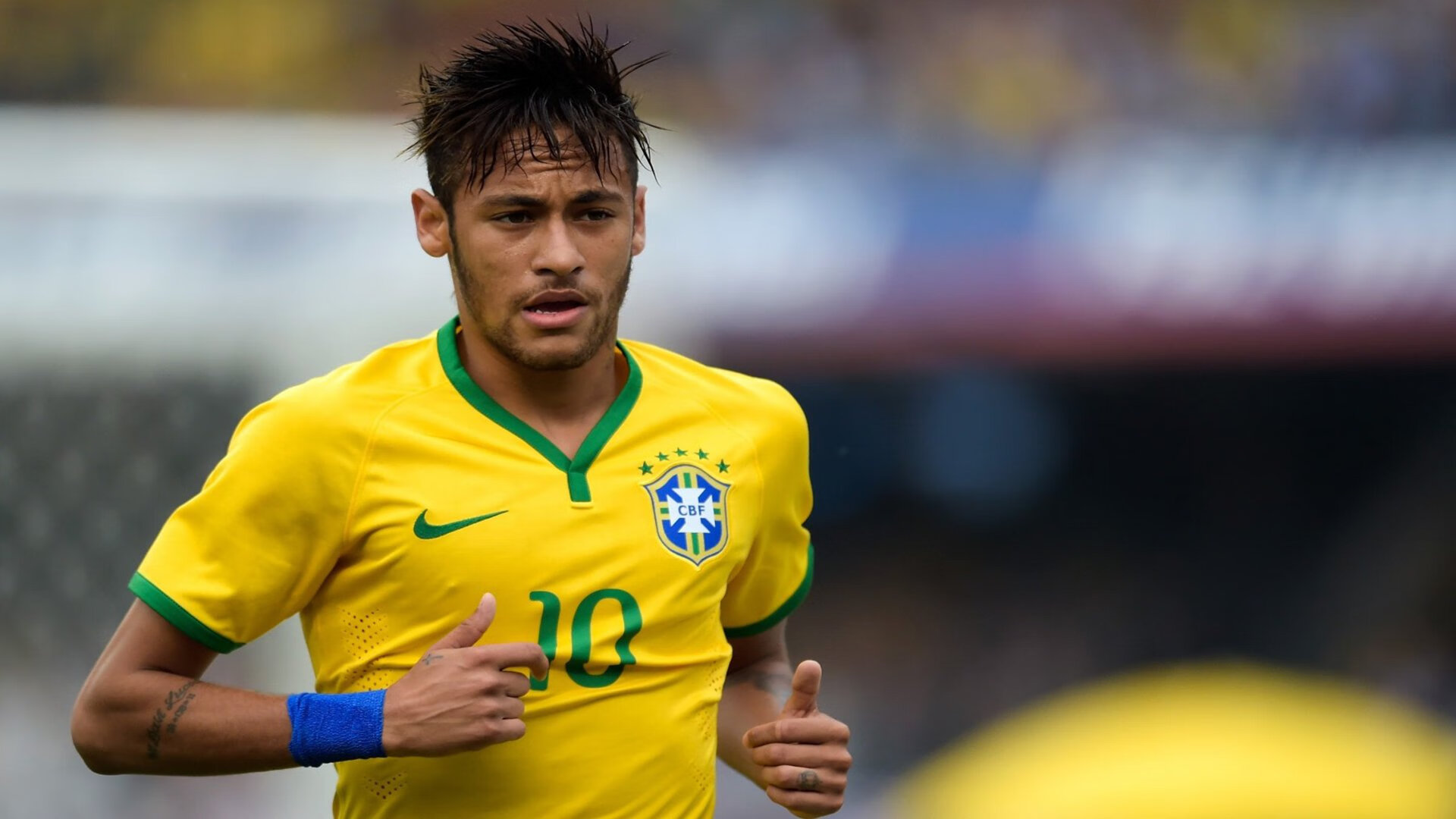 当日本轻取美国遇上莱万扛起全队，竞技场上的唯一性启示